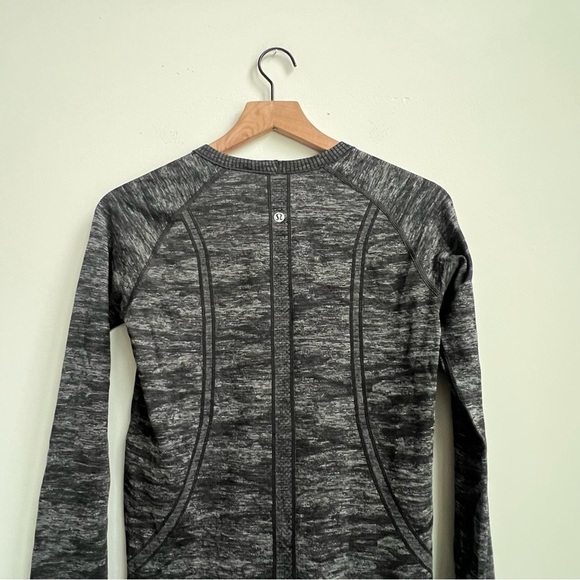 Lululemon Swiftly Tech Long Sleeve Crew Heathered Black /White 8 Athletic Top - Picture 12 of 14